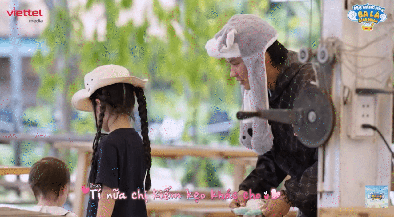 Con g&aacute;i lớn nh&agrave; Trương Mỹ Nh&acirc;n g&acirc;y sốt: Ngoại h&igrave;nh mong manh như thi&ecirc;n thần, mới 6 tuổi đ&atilde; ra d&aacute;ng chị cả, bảo vệ c&aacute;c em đến c&ugrave;ng- Ảnh 8.
