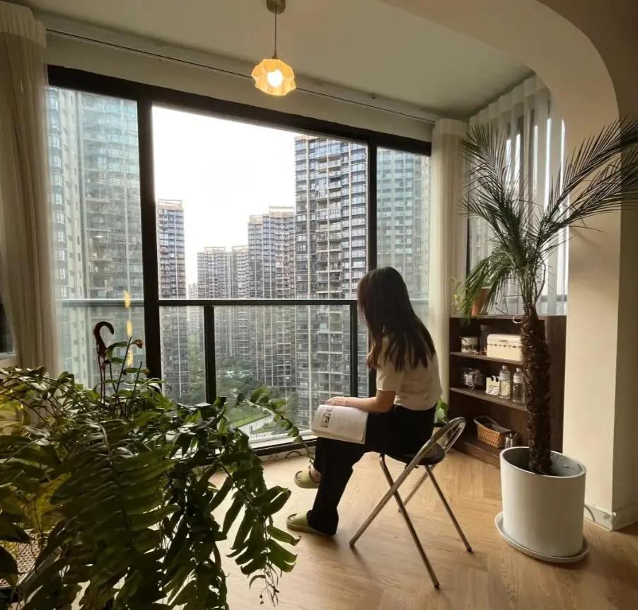 Tôi từng nghĩ ban công mở sẽ đẹp và chill hơn rất nhiều - cho đến khi sống chưa đầy 1 năm đã muốn làm lại từ đầu: Đây là sai lầm nhiều gia đình đang mắc khi sửa nhà - Ảnh 3.