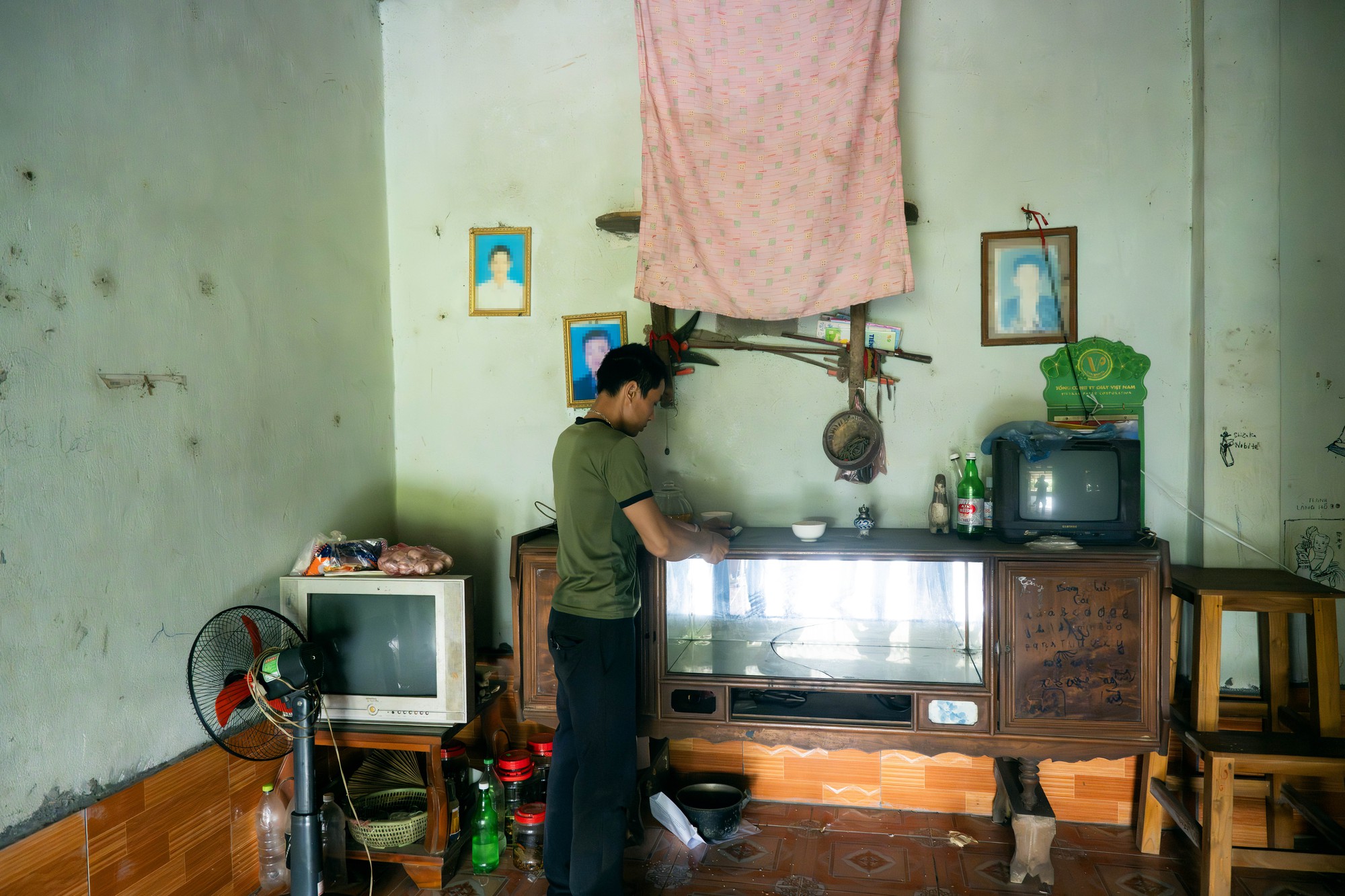 B&eacute; g&aacute;i 4 tuổi tử vong nghi do bạo h&agrave;nh: Nỗi đau x&eacute; l&ograve;ng của gia đ&igrave;nh tại Tuy&ecirc;n Quang - Ảnh 5.