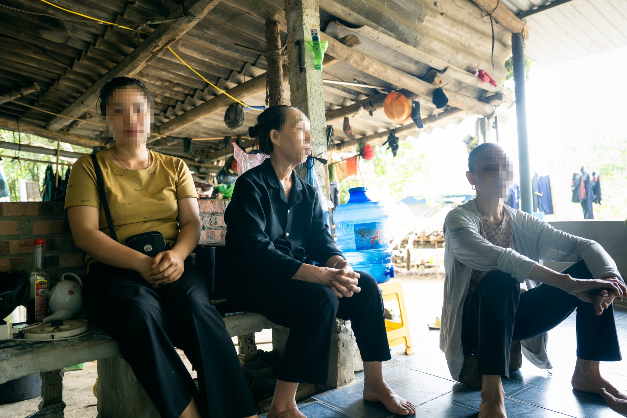 B&eacute; g&aacute;i 4 tuổi tử vong nghi do bạo h&agrave;nh: Nỗi đau x&eacute; l&ograve;ng của gia đ&igrave;nh tại Tuy&ecirc;n Quang - Ảnh 4.
