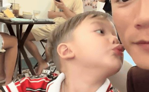 B&eacute; Danil con trai B&ugrave;i Tiến Dũng n&oacute;i tiếng Việt đ&aacute;ng y&ecirc;u , khiến netizen khen ngợi - Ảnh 2.