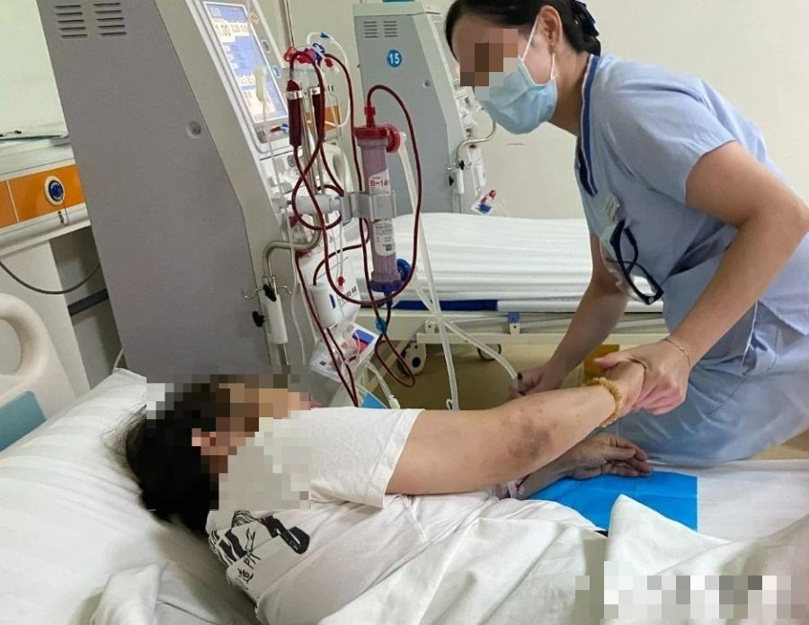Người đ&agrave;n &ocirc;ng 41 tuổi bị suy thận sau một lần cảm lạnh - Ảnh 2.