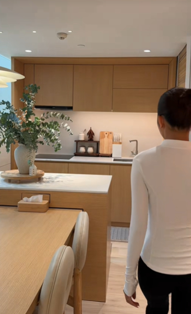 Huyền 204 sau ly h&ocirc;n: Cuộc sống mới trong căn hộ cao cấp với kh&ocirc;ng gian tối giản - Ảnh 3.
