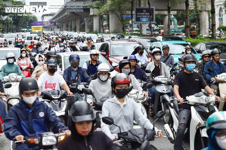 H&agrave; Nội chưa cấm xe m&aacute;y xăng c&aacute; nh&acirc;n v&agrave;o v&ugrave;ng ph&aacute;t thải thấp từ 1/7/2026 - Ảnh 1.