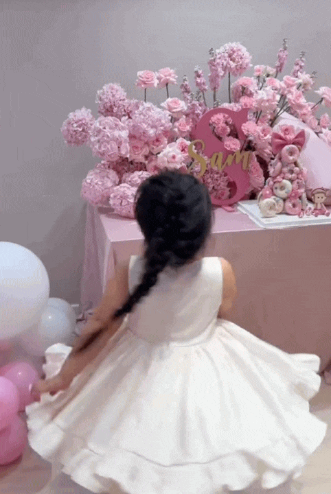 Huyền 2k4 v&agrave; Bụt được khen ly h&ocirc;n văn minh trong tiệc sinh nhật con g&aacute;i, d&acirc;n t&igrave;nh c&ograve;n cười ngất với cảnh mẹ Huyền khệ nệ bế b&eacute; Sam- Ảnh 2.