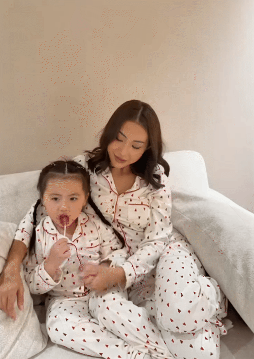 Huyền 2k4 v&agrave; Bụt được khen ly h&ocirc;n văn minh trong tiệc sinh nhật con g&aacute;i, d&acirc;n t&igrave;nh c&ograve;n cười ngất với cảnh mẹ Huyền khệ nệ bế b&eacute; Sam- Ảnh 11.