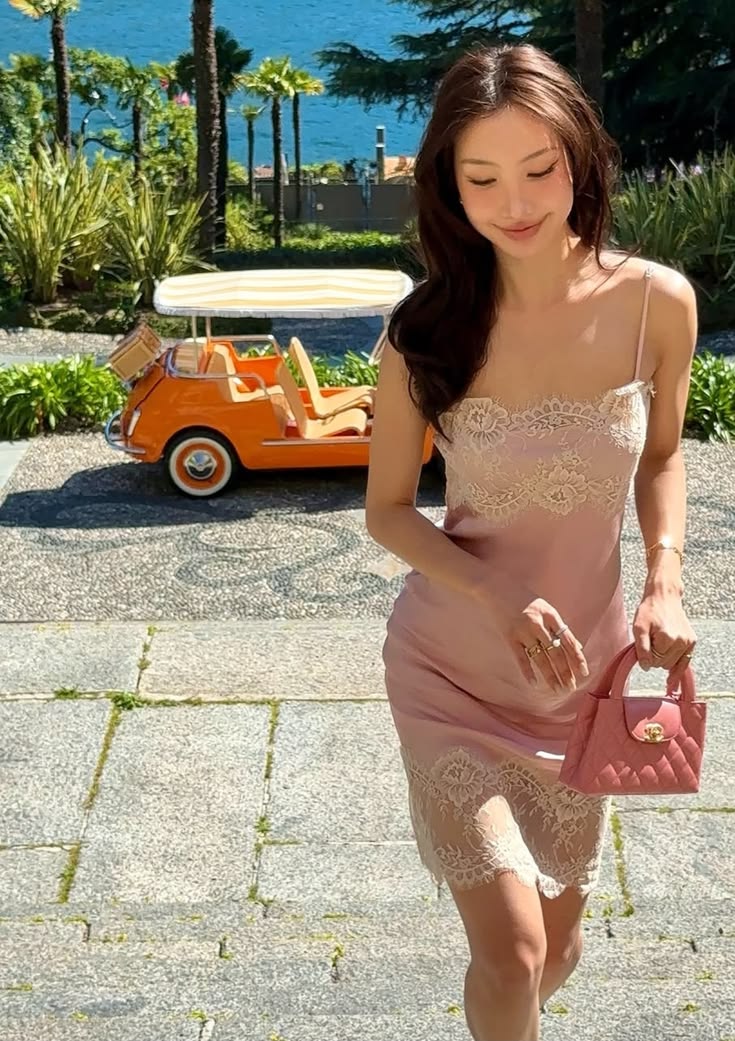 G&aacute;i xinh thi nhau diện đồ ren lụa: L&uacute;ng liếng lại s&agrave;nh điệu, ai chưa sắm th&igrave; sống chậm rồi- Ảnh 20.