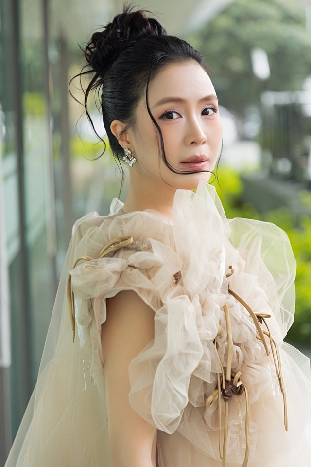 D&ugrave; h&agrave;ng loạt mỹ nữ xuất hiện nhưng "b&oacute;ng hồng" n&agrave;y vẫn l&agrave; đỉnh cao nhan sắc phim giờ v&agrave;ng VTV: L&ecirc;n phim n&agrave;o l&agrave; "rần rần" phim đ&oacute;- Ảnh 2.