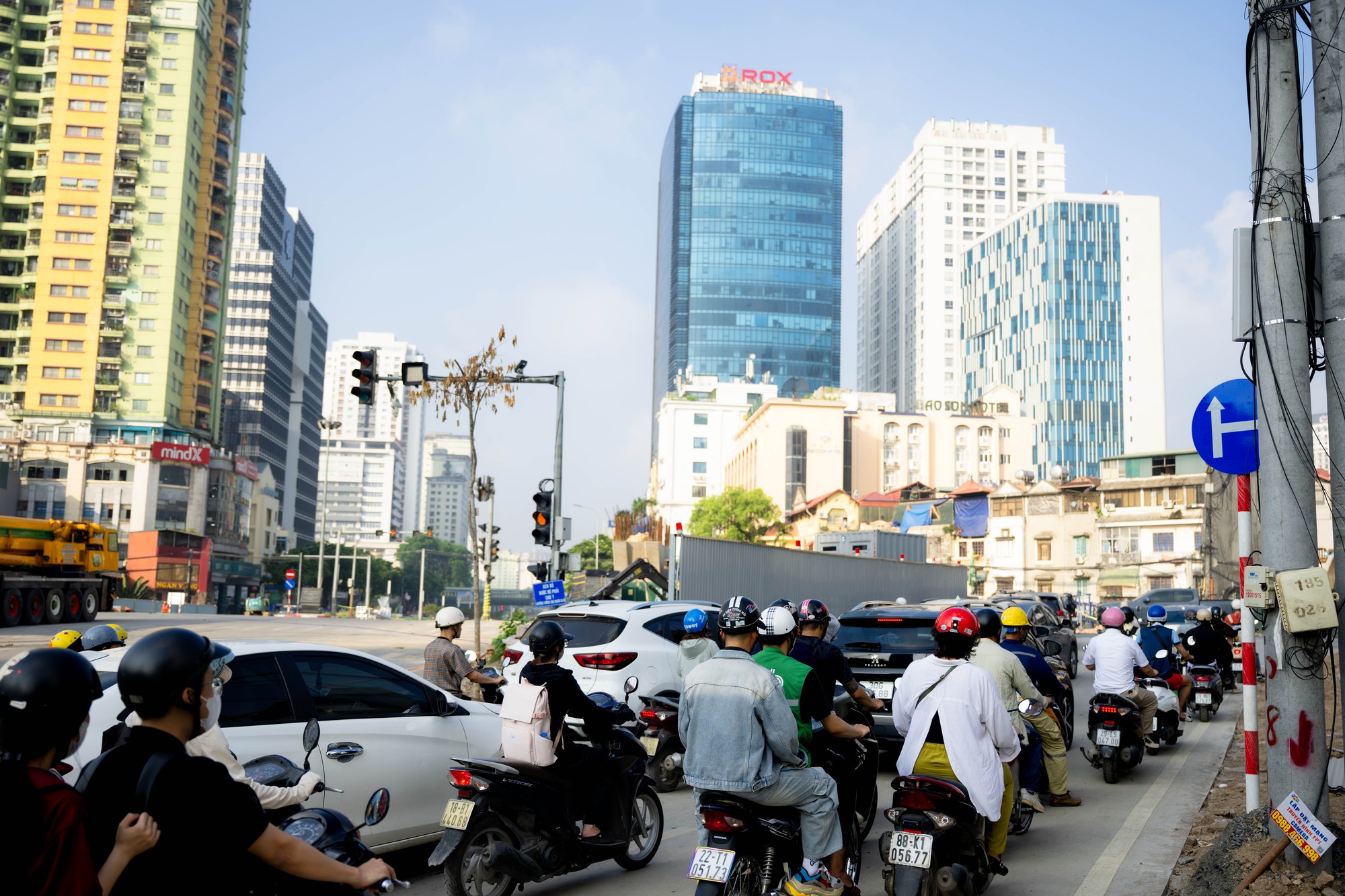 &Ugrave;n tắc giao th&ocirc;ng tại n&uacute;t giao La Th&agrave;nh - Nguyễn Ch&iacute; Thanh H&agrave; Nội s&aacute;ng 1 / 6 - Ảnh 8.