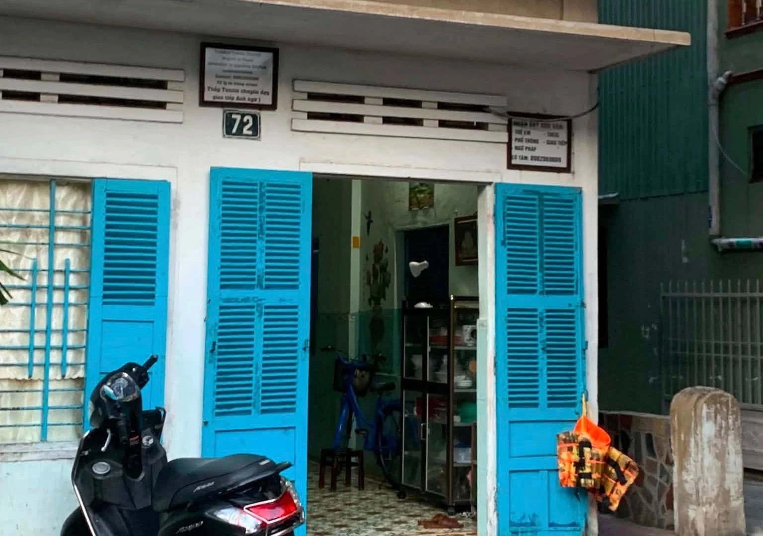 Thầy gi&aacute;o Ấn Độ t&aacute;t học sinh lớp 4 thủng m&agrave;ng nhĩ, lớp dạy th&ecirc;m bị đ&igrave;nh chỉ - Ảnh 1.
