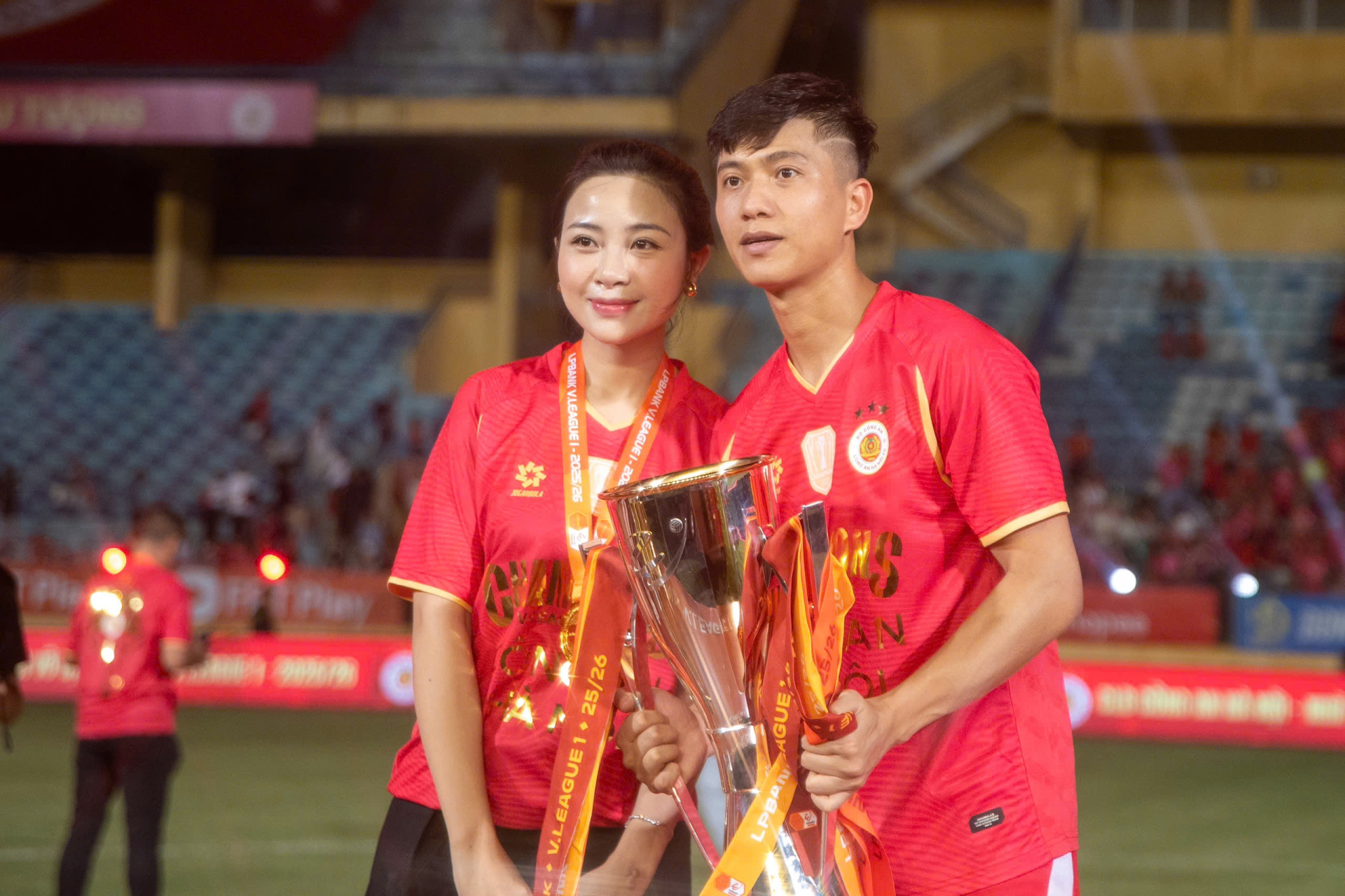 Biệt thự 500 m2 của Văn Đức và Nhật Linh: Cơ ngơi hoành tráng hàng chục tỷ đồng - Ảnh 1. Biệt thự 500 m2 của Văn Đức và Nhật Linh: Cơ ngơi hoành tráng hàng chục tỷ đồng - Ảnh 1.