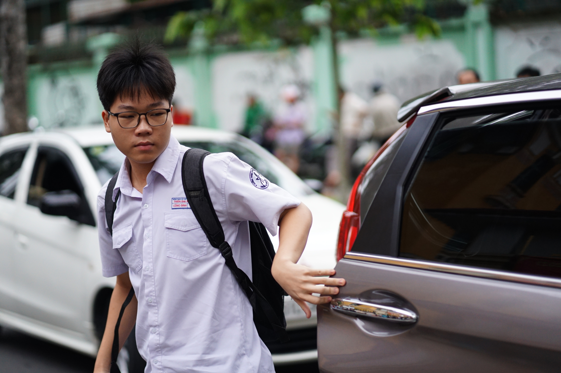Thi v&agrave;o lớp 10 TP.HCM buổi đầu ti&ecirc;n: Ch&iacute;nh thức hết giờ l&agrave;m b&agrave;i! - Ảnh 14.