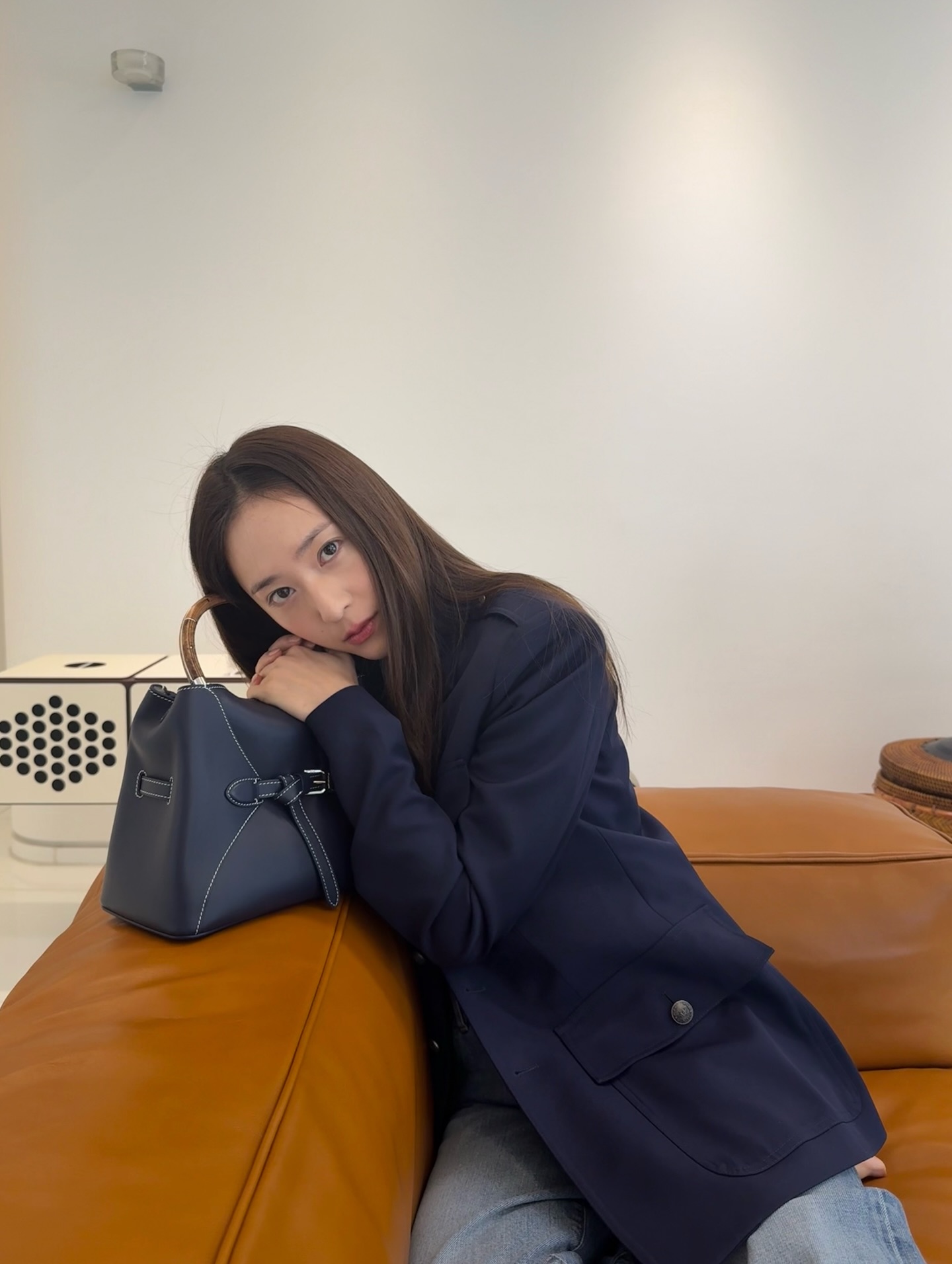 Đối thủ của Kim Ji Won ngồi uống nước cũng sang, 17 năm kh&iacute; chất người gi&agrave;u chưa bao giờ giảm - Ảnh 9.