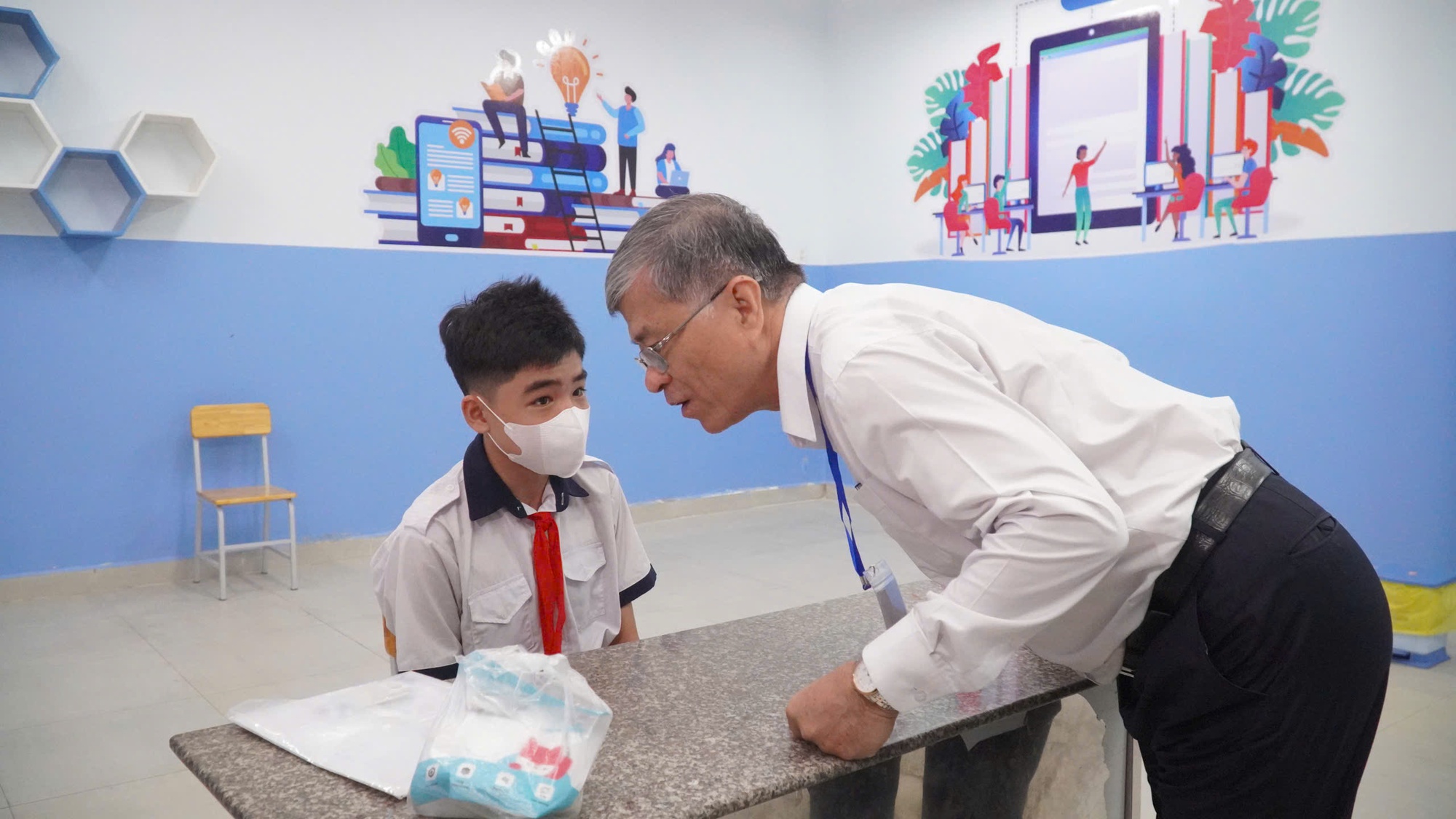 Những khoảnh khắc đẹp trong ng&agrave;y thi lớp 10 ở TPHCM - Ảnh 5.