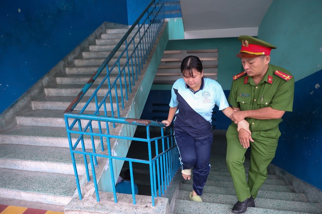 Những khoảnh khắc đẹp trong ng&agrave;y thi lớp 10 ở TPHCM - Ảnh 11.