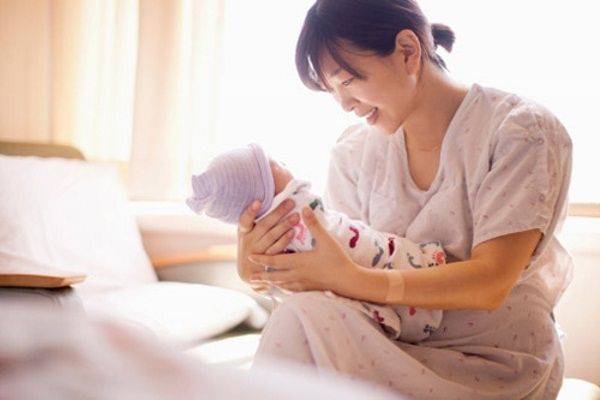 Các mẹ có tin không? Những chuyện luống cuống ngày đầu làm mẹ ấy, sau này đều trở thành kỷ niệm đáng nhớ - Ảnh 1.