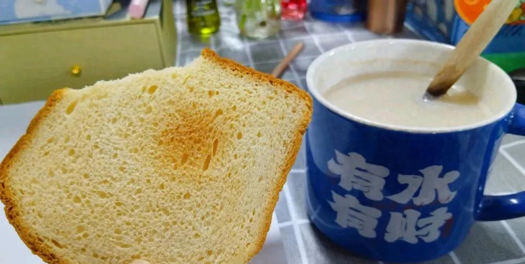 Một ng&agrave;y của người m&ecirc; tiết kiệm: Từ bữa s&aacute;ng 15.000 đồng đến cuốn sổ ghi ch&eacute;p chi ti&ecirc;u trước giờ ngủ - Ảnh 1.