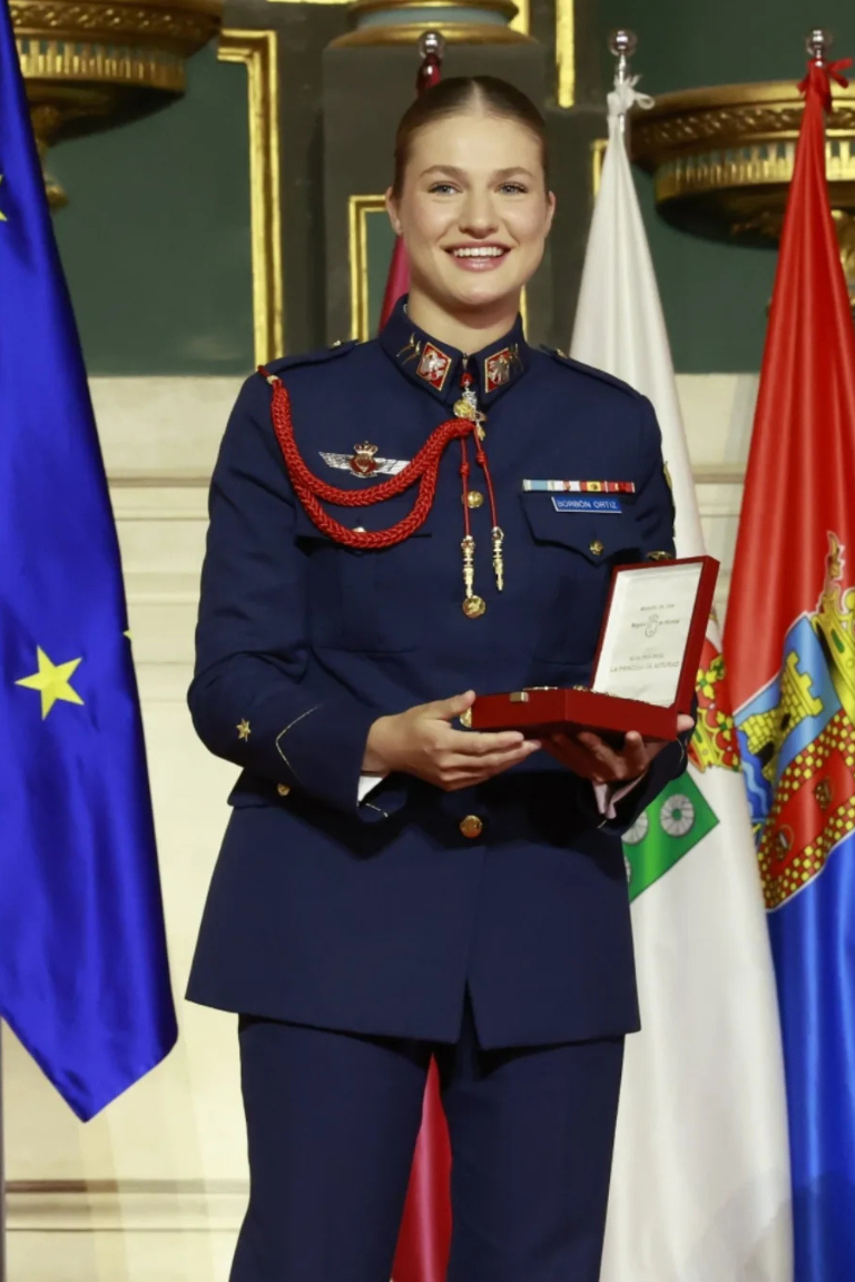 C&ocirc;ng ch&uacute;a Leonor khẳng định phong c&aacute;ch sống mới với ba huy chương v&agrave;ng 2026 - Ảnh 3.