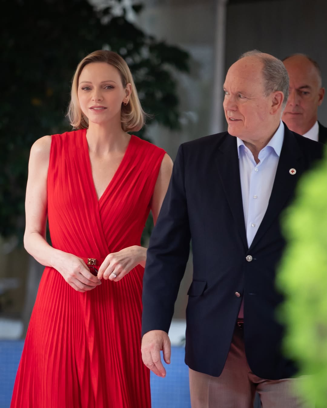 Vương phi Charl&egrave;ne diện v&aacute;y đỏ rực thăm l&iacute;nh cứu hỏa Monaco trong Grand Prix 2026 - Ảnh 3.
