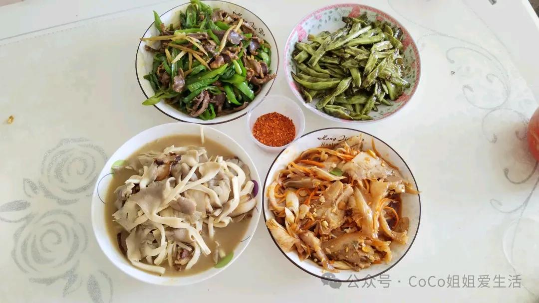 Một ng&agrave;y của người m&ecirc; tiết kiệm: Từ bữa s&aacute;ng 15.000 đồng đến cuốn sổ ghi ch&eacute;p chi ti&ecirc;u trước giờ ngủ - Ảnh 3.