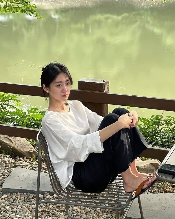 T&ocirc;i đ&atilde; kiệt sức sau gần 2 năm cố gắng sống tối giản: Mỗi lần mua thứ g&igrave; cũng thấy c&oacute; lỗi - Ảnh 1.