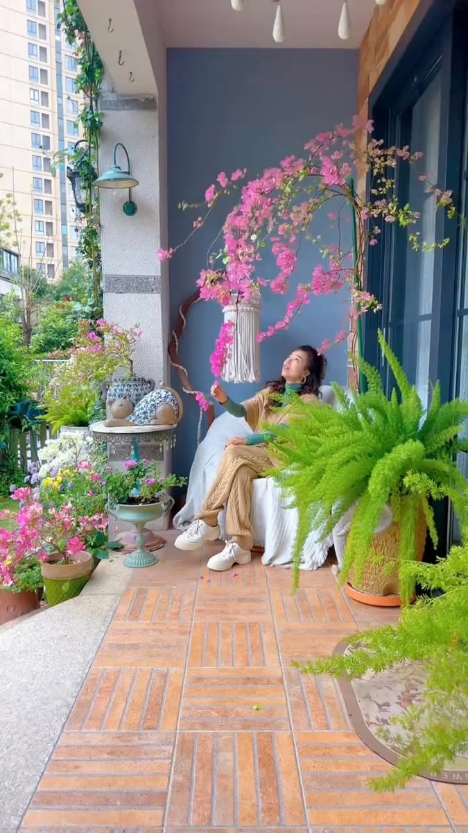 Từ chối xu hướng x&acirc;y k&iacute;n ban c&ocirc;ng, người phụ nữ biến khoảng kh&ocirc;ng ngo&agrave;i trời th&agrave;nh g&oacute;c thư gi&atilde;n khiến ai cũng muốn học theo - Ảnh 6.