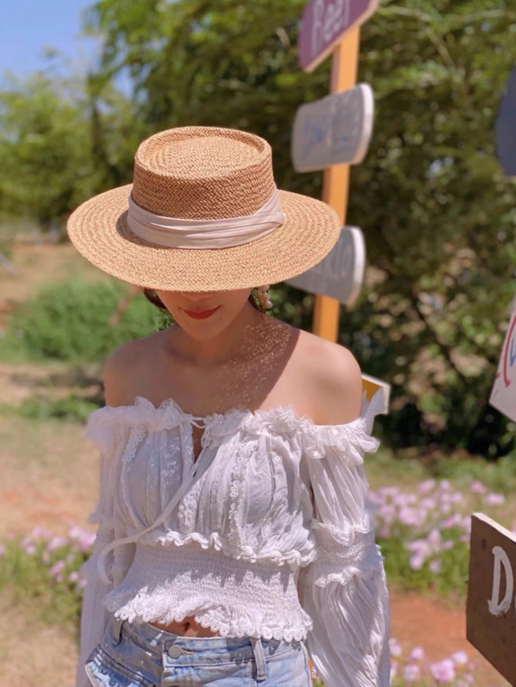 Nữ thần du lịch gọi t&ecirc;n Song Hye Kyo: Outfit đơn giản m&agrave; ảnh n&agrave;o cũng triệu like - Ảnh 11.
