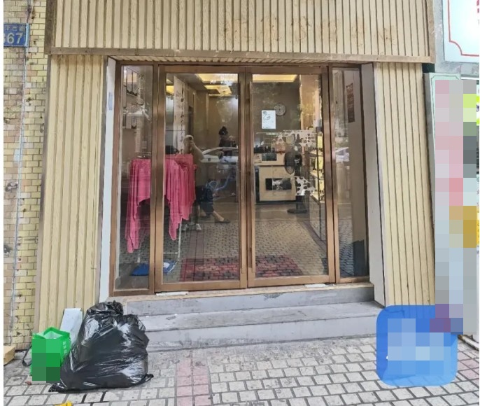 Cụ bà bàng hoàng gánh nợ 100.000 nhân dân tệ sau buổi khám bệnh miễn phí - Ảnh 1. Cụ bà bàng hoàng gánh nợ 100.000 nhân dân tệ sau buổi khám bệnh miễn phí - Ảnh 1.