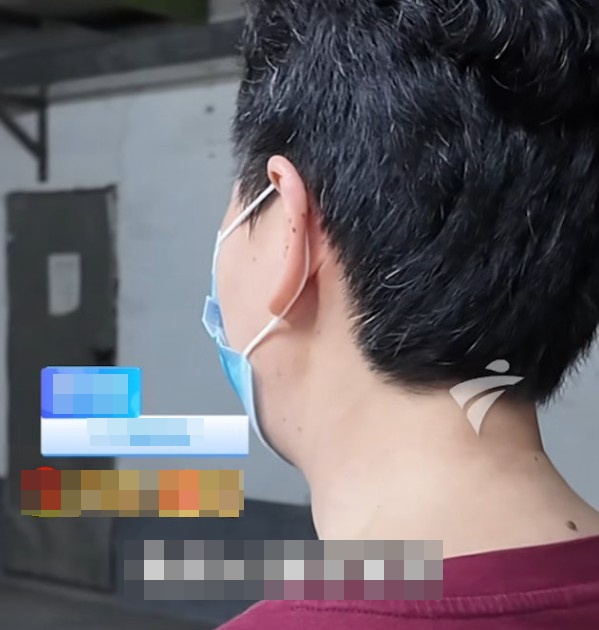 Cụ bà bàng hoàng gánh nợ 100.000 nhân dân tệ sau buổi khám bệnh miễn phí - Ảnh 3. Cụ bà bàng hoàng gánh nợ 100.000 nhân dân tệ sau buổi khám bệnh miễn phí - Ảnh 3.