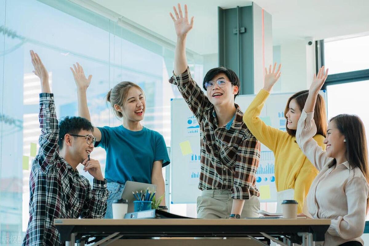 Từng bị ch&ecirc; n&oacute;ng, dột v&agrave; leo cầu thang mệt, căn hộ tầng cao nhất của tập thể cũ nay lại trở th&agrave;nh &ldquo;m&oacute;n hời&rdquo; được săn đ&oacute;n - Ảnh 4.