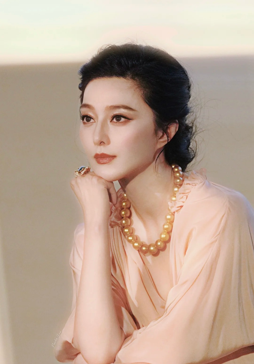 Vibe gi&agrave;u sang v&agrave; tự chủ của phụ nữ: B&iacute; quyết kh&ocirc;ng nằm ở nhan sắc - Ảnh 1.