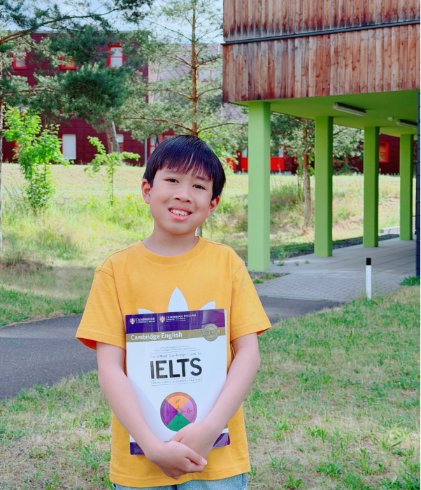 B&eacute; trai đạt IELTS 8.0 ngay từ lớp 4, th&agrave;nh thạo 3 ng&ocirc;n ngữ: Điều g&igrave; đứng sau th&agrave;nh t&iacute;ch hiếm gặp? - Ảnh 2.