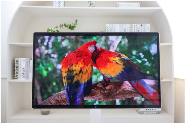 LG Smart Monitor Swing - M&agrave;n h&igrave;nh s&aacute;ng tạo gắn kết gia đ&igrave;nh trẻ - Ảnh 1.