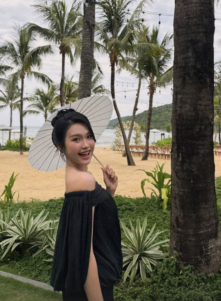 Do&atilde;n Hải My v&agrave; Chu Thanh Huyền tỏa s&aacute;ng tại đ&aacute;m cưới cầu thủ Cao Pendant Quang Vinh - Ảnh 3.