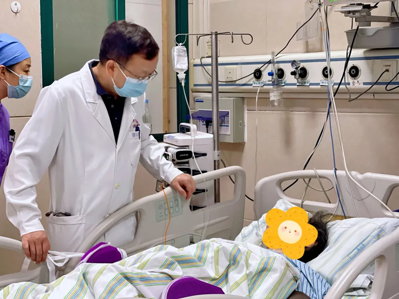 Người đ&agrave;n &ocirc;ng suy h&ocirc; hấp, co giật to&agrave;n th&acirc;n phải điều trị cấp cứu suốt 1 th&aacute;ng sau khi xỉa răng- Ảnh 1.