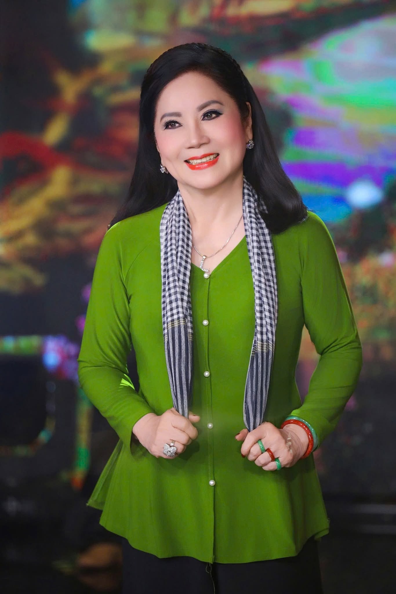 Hoa kh&ocirc;i cải lương 3 lần đ&ograve;: Sống một m&igrave;nh trong căn nh&agrave; 6 tầng gi&aacute; 20 tỷ, thu nhập 100 triệu/th&aacute;ng - Ảnh 1.