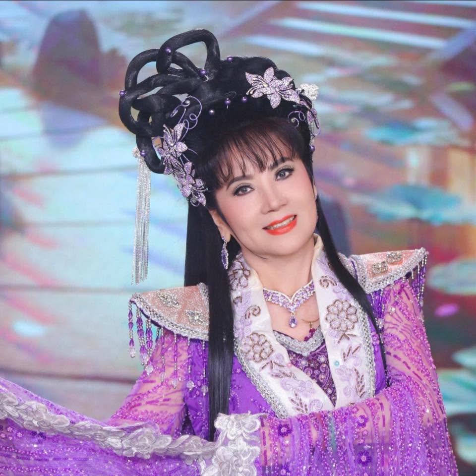 Hoa kh&ocirc;i cải lương 3 lần đ&ograve;: Sống một m&igrave;nh trong căn nh&agrave; 6 tầng gi&aacute; 20 tỷ, thu nhập 100 triệu/th&aacute;ng - Ảnh 3.