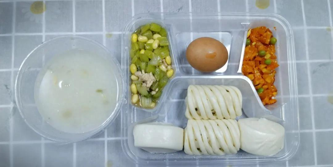 Một ng&agrave;y trong cuộc sống của người đ&agrave;n &ocirc;ng 36 tuổi c&oacute; tỷ lệ tiết kiệm hơn 80%: Kh&ocirc;ng mua sắm t&ugrave;y hứng, tự mang cơm đi l&agrave;m v&agrave; trồng rau để ăn - Ảnh 1.