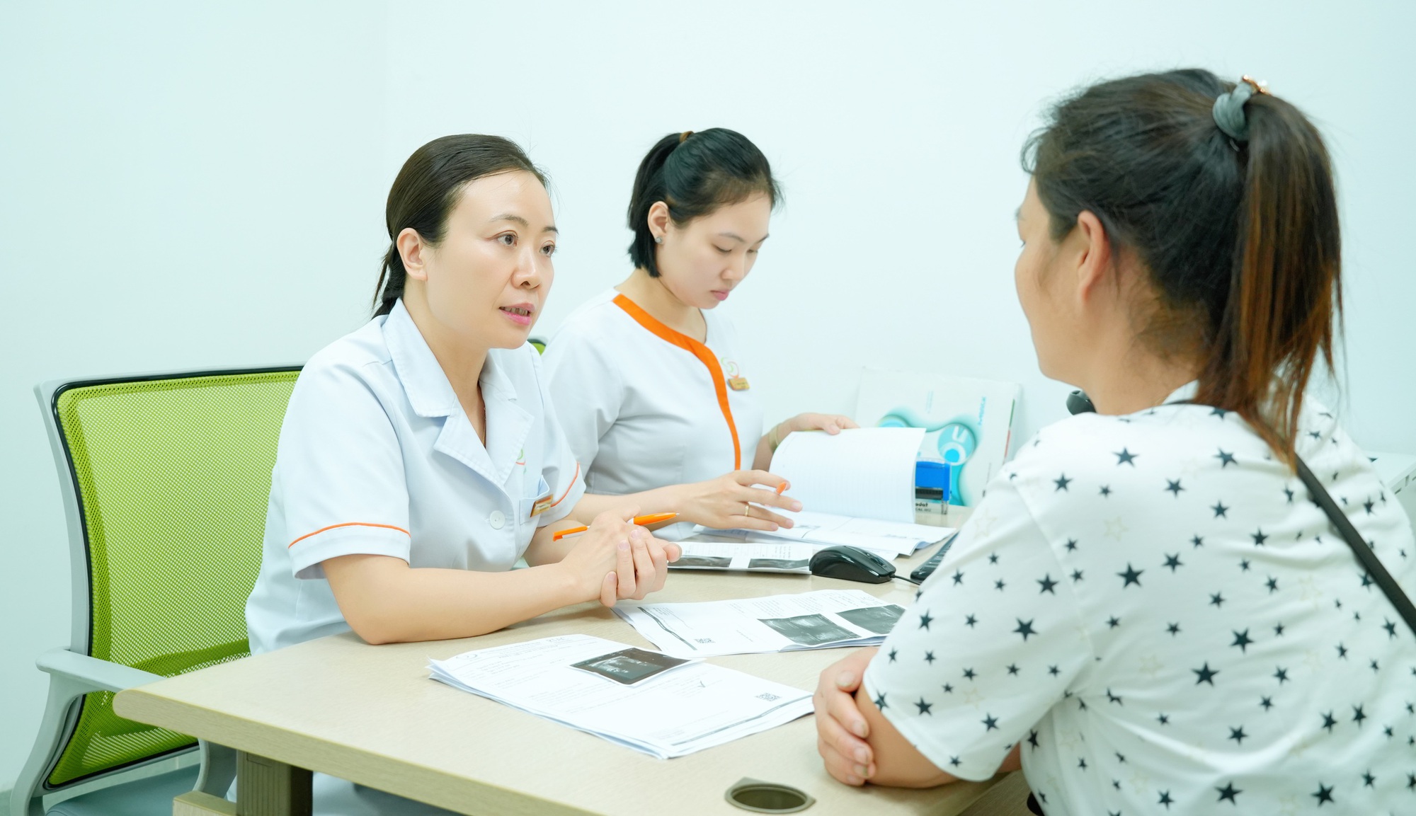 H&agrave;nh tr&igrave;nh t&igrave;m con của vợ chồng chị Vịnh v&agrave; anh Huy&ecirc;n sau gần 10 năm - Ảnh 2.