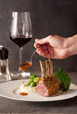 Có gì bên trong Hemispheres Steak & Seafood Grill - nhà hàng 4 năm liên tiếp nhận Michelin Selected? - Ảnh 4.