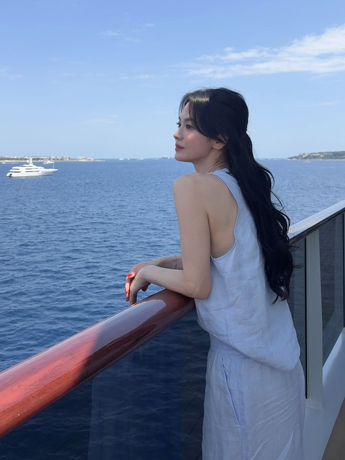 H&igrave;nh ảnh mới của Song Hye Kyo khiến Suzy cũng phải cảm th&aacute;n- Ảnh 5.