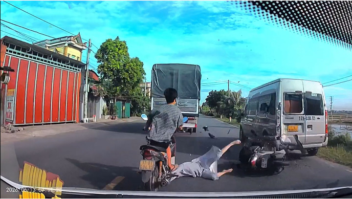 Tai nạn thương t&acirc;m: Xe m&aacute;y t&ocirc;ng xe kh&aacute;ch , đ&ocirc;i nam nữ tử nạn tại Hưng Y&ecirc;n - Ảnh 2.