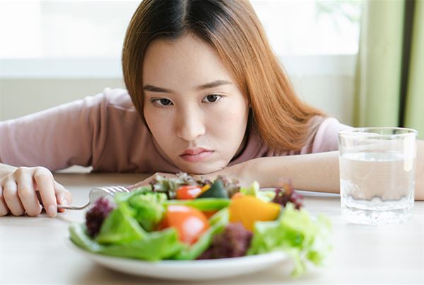 Nhiều người uống nước đ&aacute;, tr&agrave; sữa để giải nhiệt nhưng kh&ocirc;ng biết cơ thể đang cần thứ kh&aacute;c: 7 loại rau b&aacute;n đầy chợ Việt n&agrave;y mới n&ecirc;n ăn- Ảnh 1.