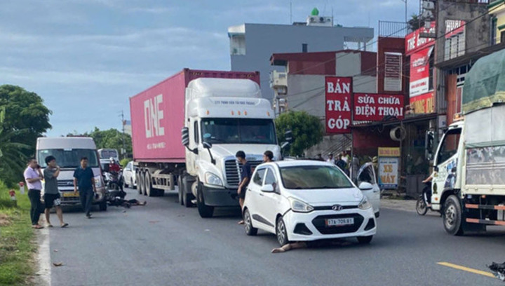 Tai nạn thương t&acirc;m: Xe m&aacute;y t&ocirc;ng xe kh&aacute;ch , đ&ocirc;i nam nữ tử nạn tại Hưng Y&ecirc;n - Ảnh 3.