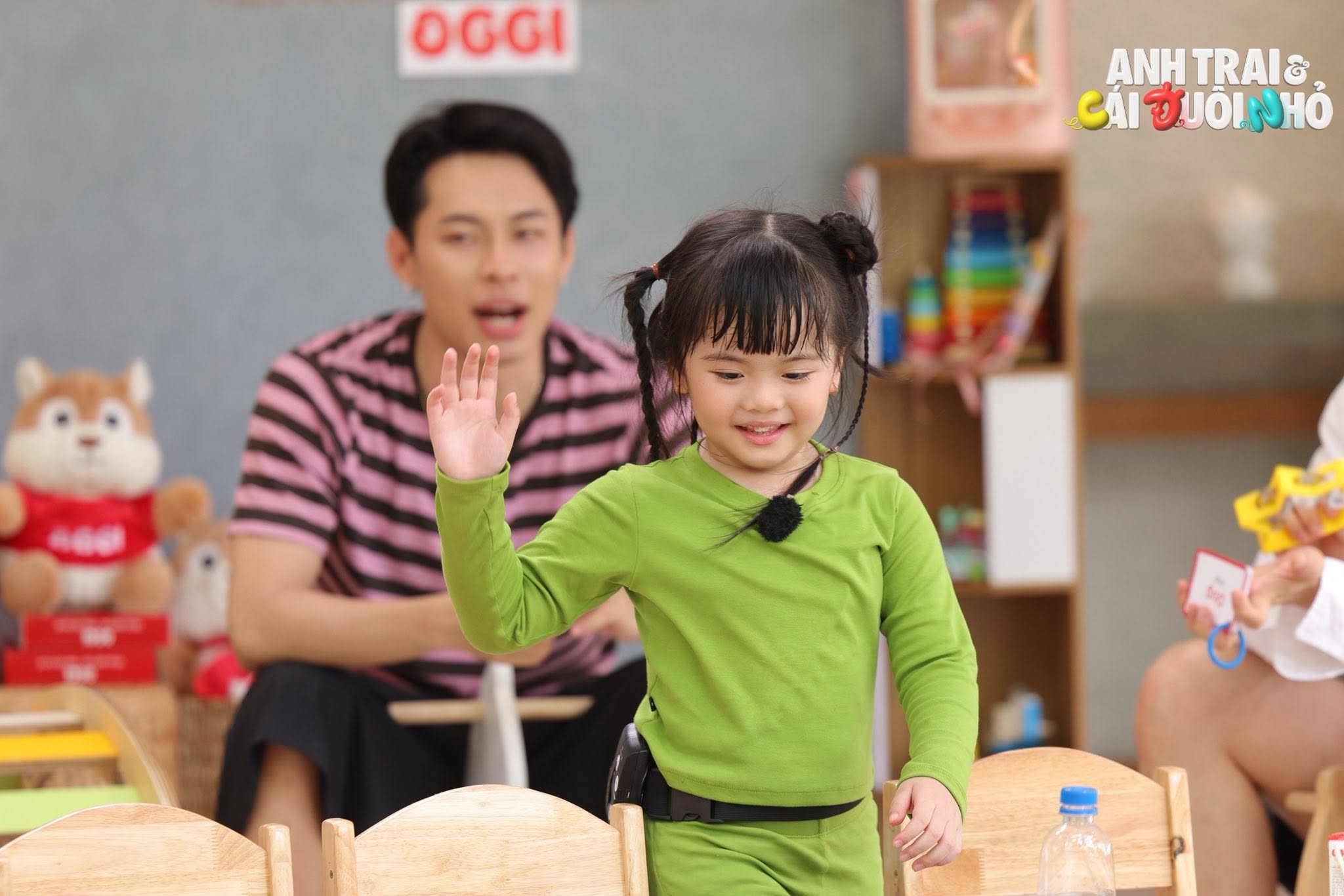 Bé Tư - con gái hot mom miền Tây: Sở hữu chiếc bụng "ăn gì cũng thấy ngon", là chiến thần ngoại giao của show truyền hình- Ảnh 11. Bé Tư - con gái hot mom miền Tây: Sở hữu chiếc bụng "ăn gì cũng thấy ngon", là chiến thần ngoại giao của show truyền hình- Ảnh 11.