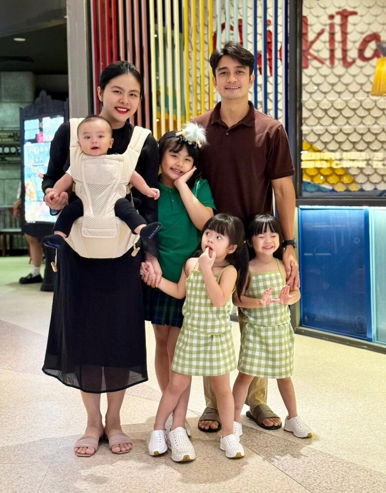 Bé Tư - con gái hot mom miền Tây: Sở hữu chiếc bụng "ăn gì cũng thấy ngon", là chiến thần ngoại giao của show truyền hình- Ảnh 9. Bé Tư - con gái hot mom miền Tây: Sở hữu chiếc bụng "ăn gì cũng thấy ngon", là chiến thần ngoại giao của show truyền hình- Ảnh 9.