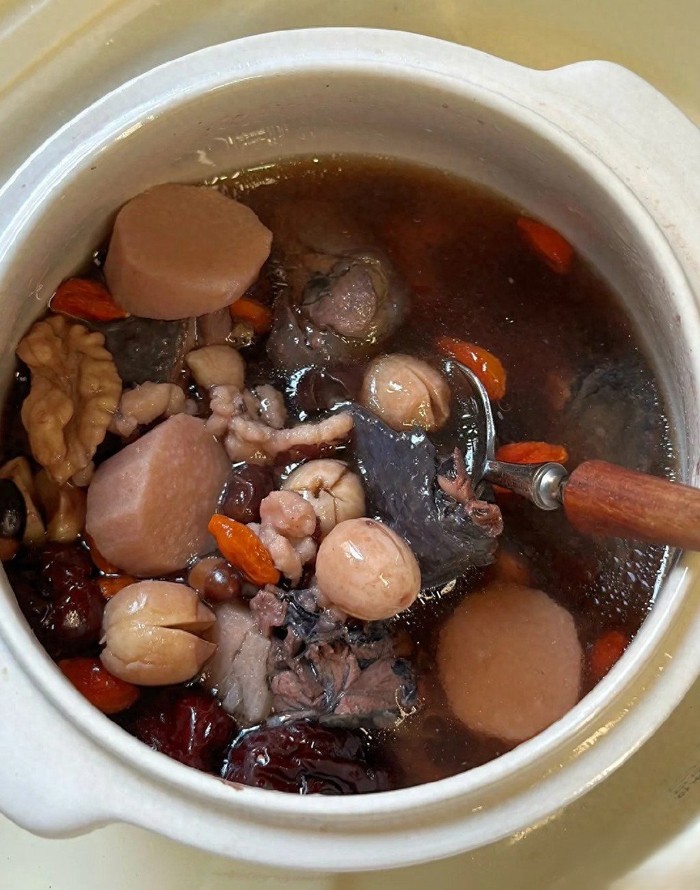 Món ăn bổ thận tuyệt vời giúp bạn trẻ trung và tràn đầy năng lượng mỗi ngày - Ảnh 4. Món ăn bổ thận tuyệt vời giúp bạn trẻ trung và tràn đầy năng lượng mỗi ngày - Ảnh 4.