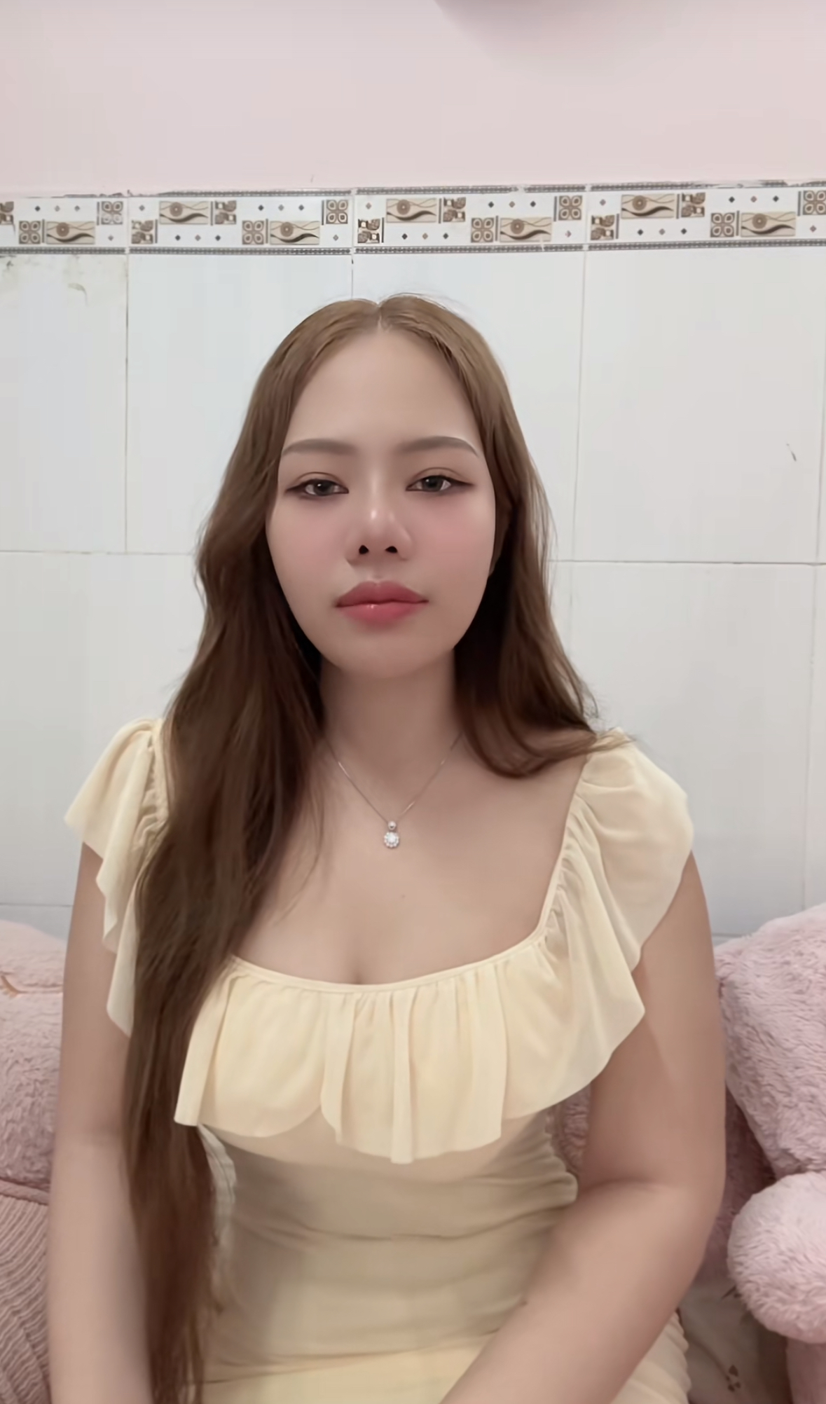 TikToker b&eacute; Mai thừa nhận hẹn h&ograve; chồng c&oacute; vợ , xin lỗi ch&iacute;nh thất g&acirc;y x&ocirc;n xao - Ảnh 1.