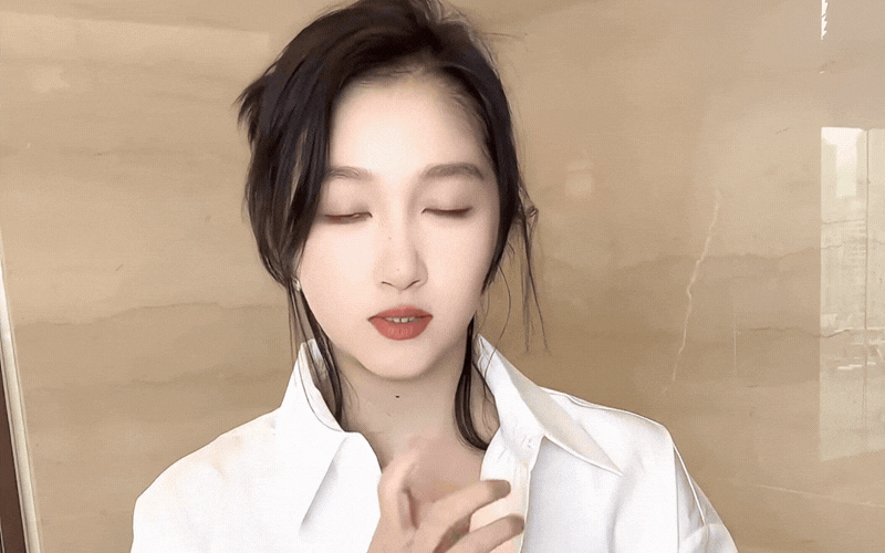 Không có phụ nữ xấu, chỉ có phụ nữ lười: Đu trend chăm da mờ thâm mụn đỉnh cao 10 phút buổi sáng của Quan Hiểu Đồng - Ảnh 1.