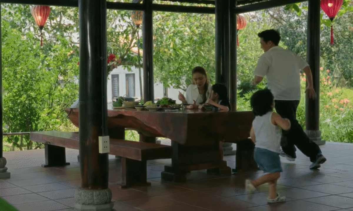 Trường Giang - Nh&atilde; Phương đưa c&aacute;c con về nh&agrave; vườn 70 tỷ nghỉ h&egrave;: Con trai giống ba như tạc, c&ograve;n b&aacute;m ba Giang kh&ocirc;ng rời- Ảnh 12.